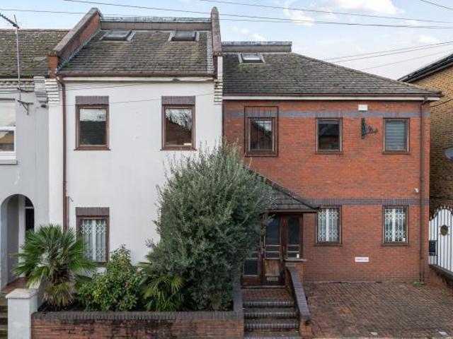 Property for sale in Slough