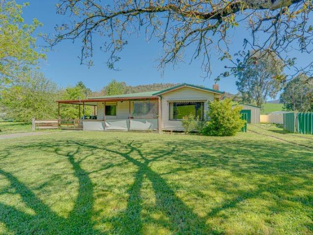 Cottage for sale in Barwidgee, Myrtleford