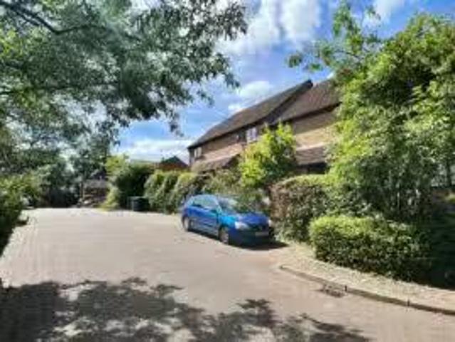 Apartment for rent in Heol-las, Surrey