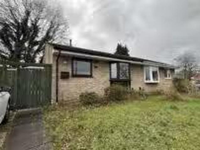 House for rent in The Crescent, Farnborough