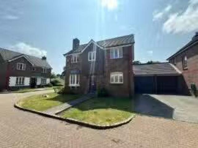House for rent in Heatherside, Heol-las