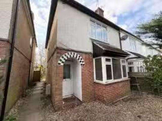Apartment for rent in Heol-las, Surrey