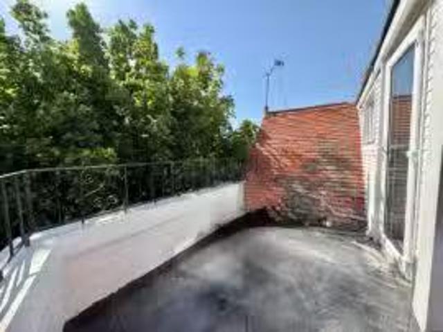 Apartment for rent in Heol-las, Surrey