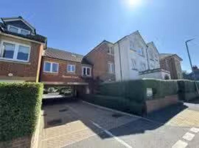 Apartment for rent in Heol-las, Surrey