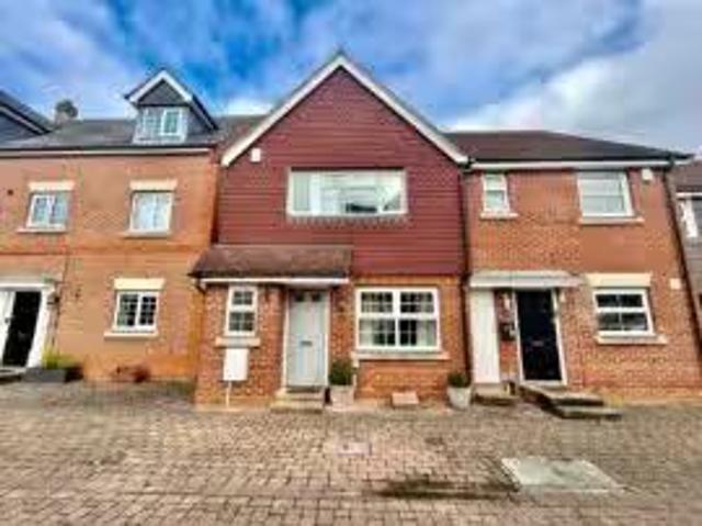 Apartment for rent in Elvetham Heath, Hart