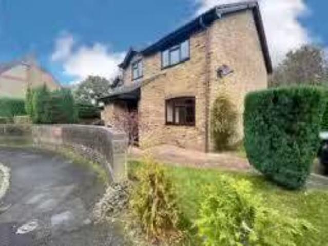 House for rent in Heol-las, Surrey