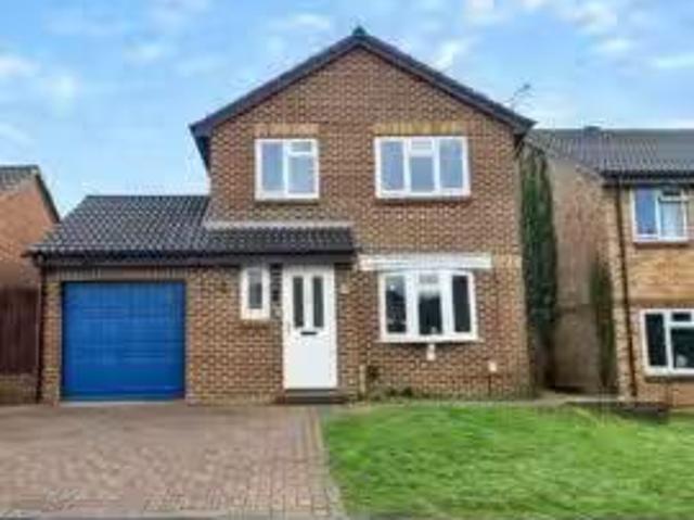 House for rent in The Crescent, Farnborough