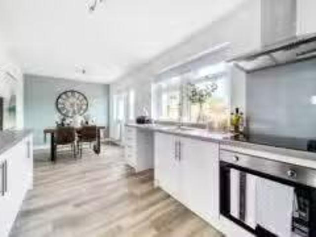 House for rent in Dettingen Park, Heol-las