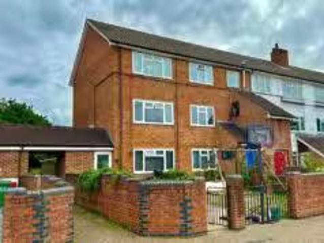 Apartment for rent in Heol-las, Surrey