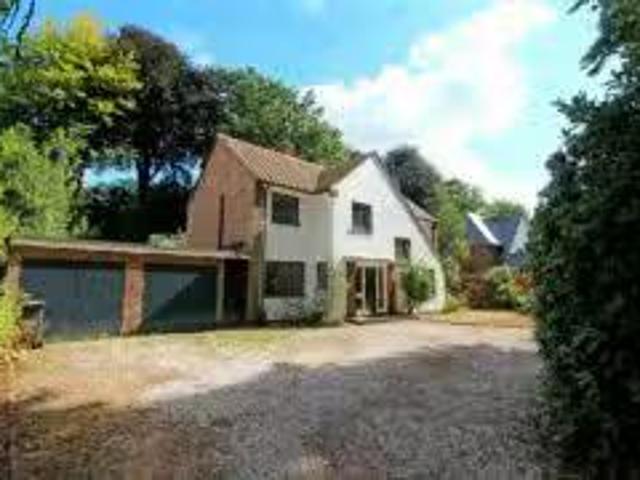 House for rent in Old Dean, Heol-las
