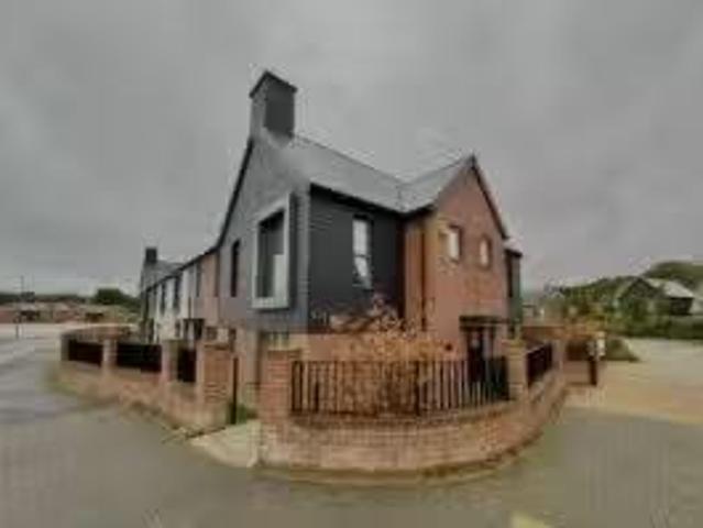 Apartment for rent in Mindenhurst, Heol-las