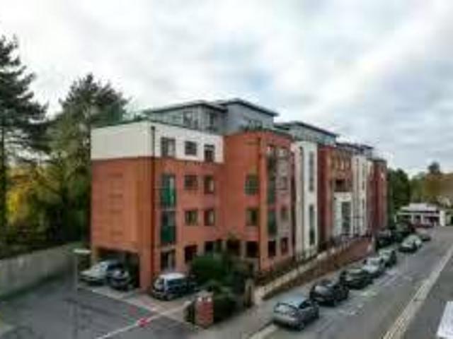 Apartment for rent in Heol-las, Surrey