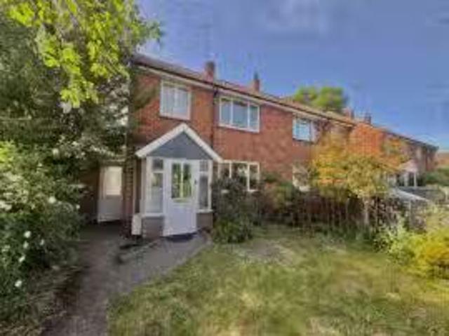 House for rent in Heol-las, Surrey