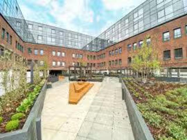 Apartment for rent in Heol-las, Surrey