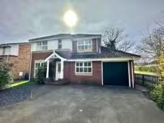 House for rent in The Crescent, Farnborough