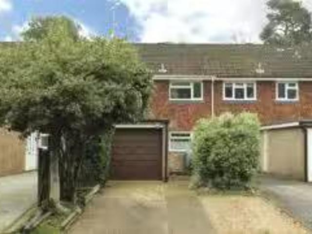 Apartment for rent in Heatherside, Heol-las
