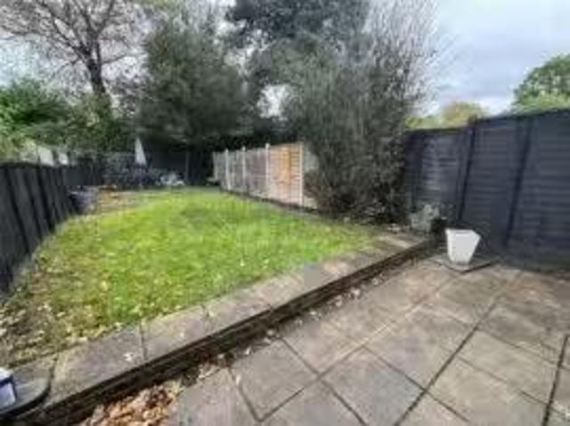 Apartment for rent in Heol-las, Surrey