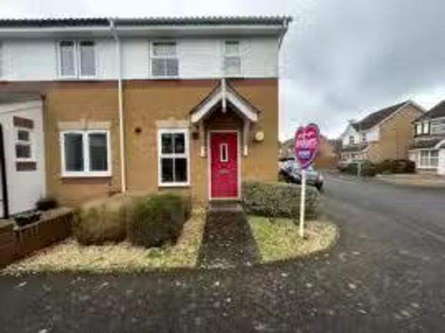 House for rent in The Crescent, Farnborough