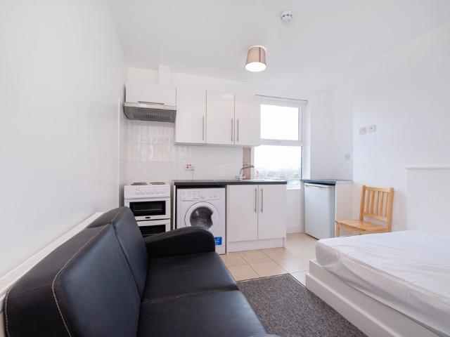 Apartment for rent in Brondesbury, Greater London
