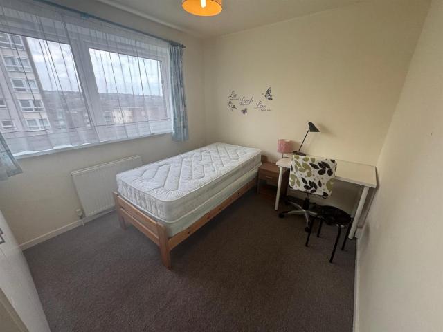 Apartment for rent in Kirkstall, West Yorkshire