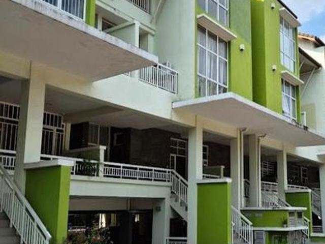 Townhouse for sale in Petaling, Damansara Damai