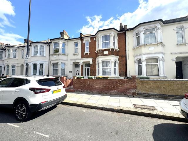 Apartment for rent in Upton Park, Greater London