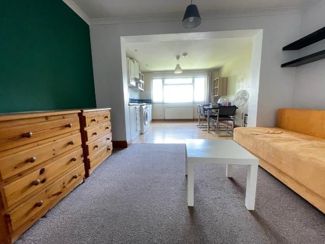 Apartment for rent in Wealdstone, Greater London