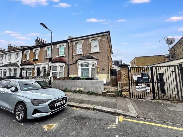 Apartment for rent in Leyton, Greater London