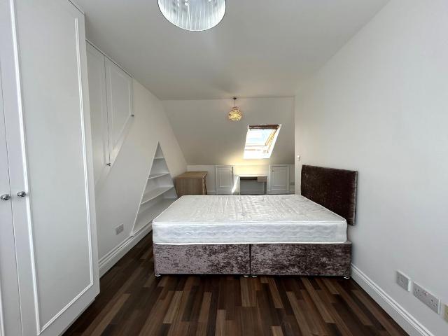 Apartment for rent in Harrow Weald, Greater London