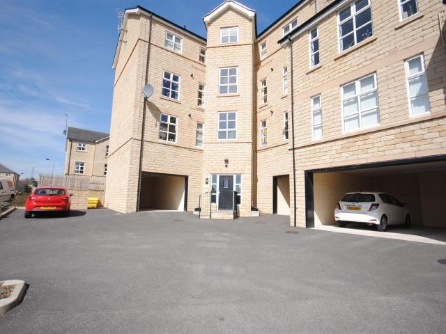 Apartment for rent in Hill Top, Bradford