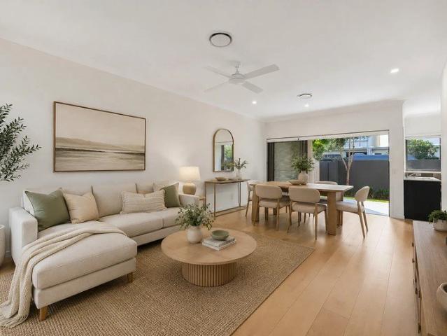 Townhouse for rent in Hope Island, Gold Coast City