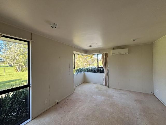 Apartment for rent in Paremoremo, Oroua County