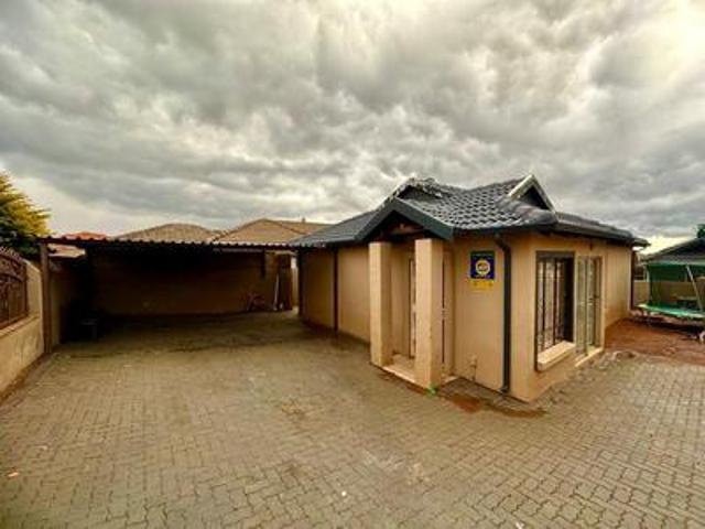 House for sale in Akasia, Gauteng