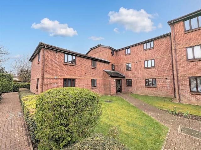 Apartment for rent in Roffey, Horsham