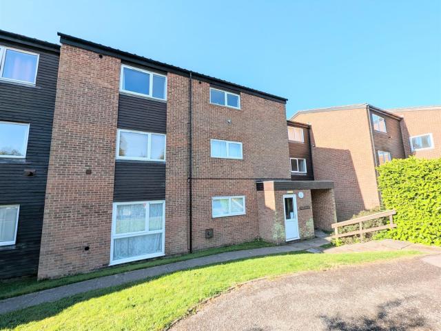 Apartment for rent in Highwood, Horsham