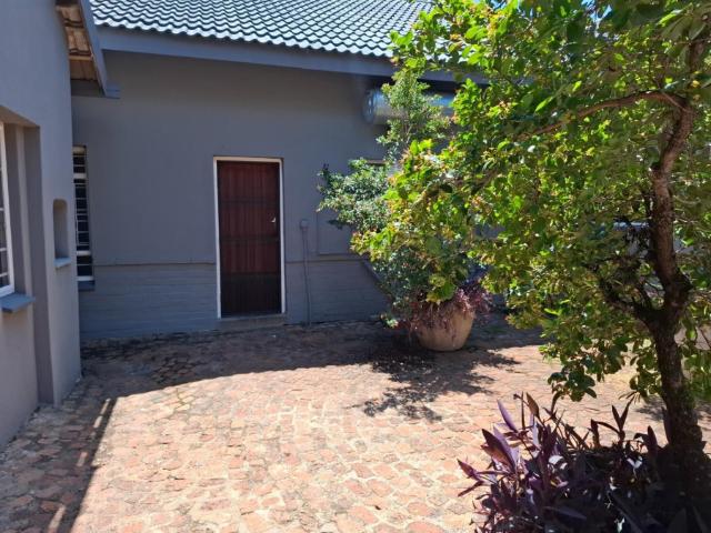 House for rent in Waterkloof, Gauteng