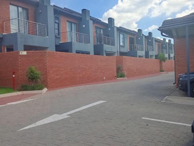 House for rent in Waterkloof, Gauteng