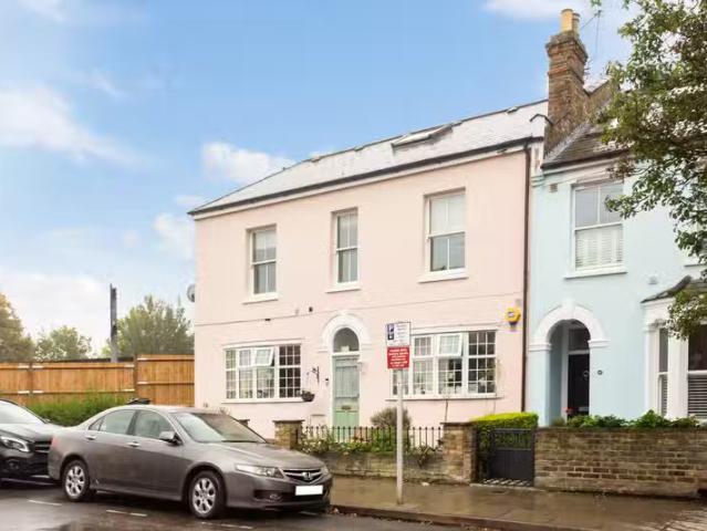 Apartment for rent in North Sheen, Greater London