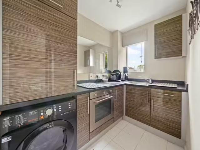 Apartment for rent in Weston Green, Elmbridge