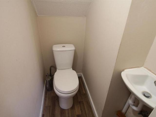 House for rent in Grovehill, Pouchen End