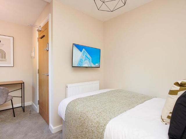 Room for rent in Caldermill, East Midlands