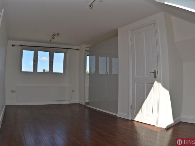 Apartment for rent in Seven Kings, Greater London