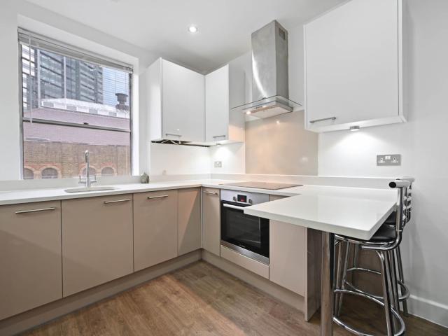 Apartment for rent in Lyons, Greater London