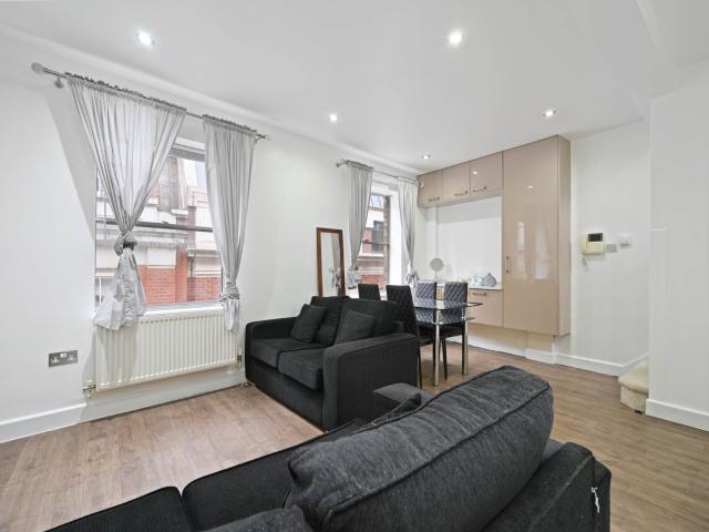 Apartment for rent in Lyons, Greater London