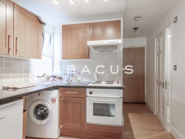 Apartment for rent in Queen's Park, Greater London