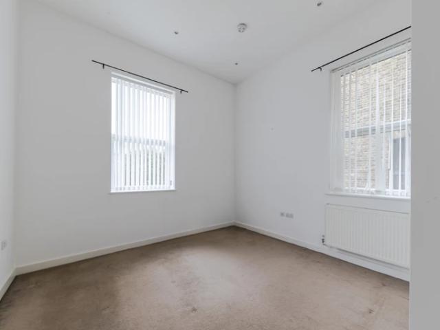 Apartment for rent in Brondesbury, Greater London