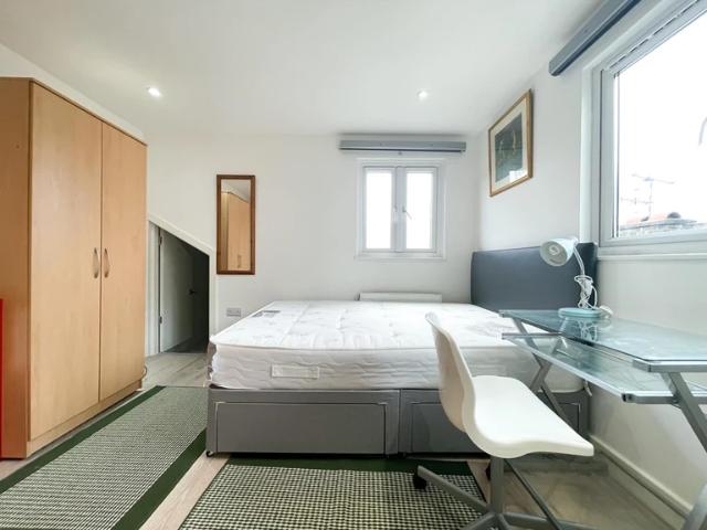 Room for rent in Brondesbury, Greater London