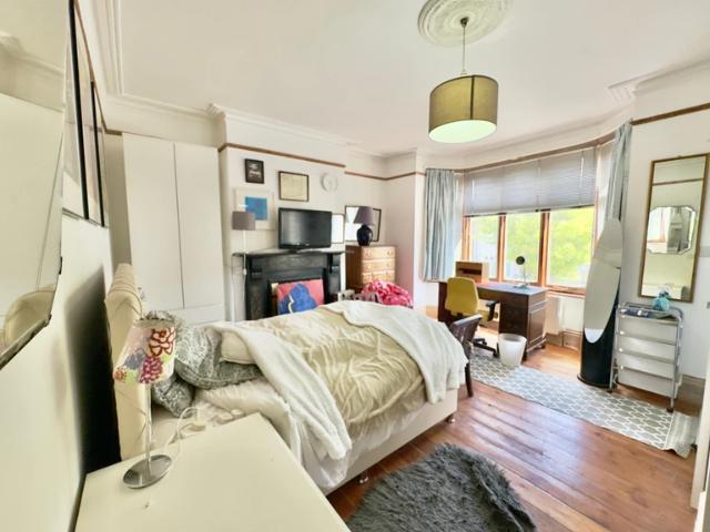 Room for rent in Brondesbury, Greater London
