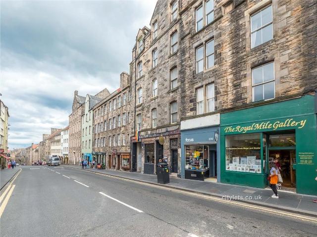 Apartment for rent in Canongate, Old Town