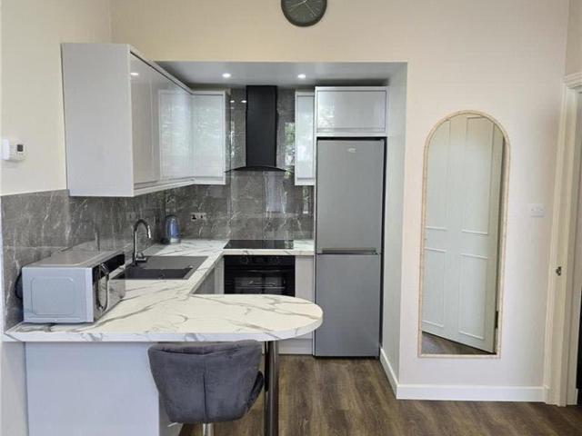 Apartment for rent in Trinity, Scotland